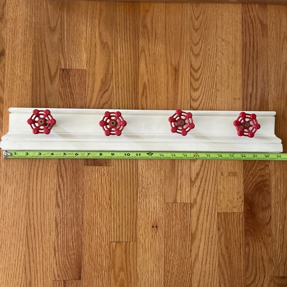 Clever Hanger from Plumbing Supplies. - Picture 11 of 13